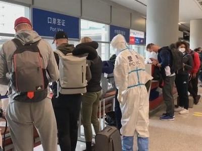 冬奥测试赛拉开帷幕，首批运动员和技术人员入境