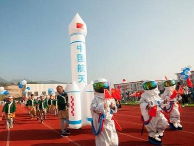 科技与体育碰撞！青岛二中院士港分校举行科技主题运动会