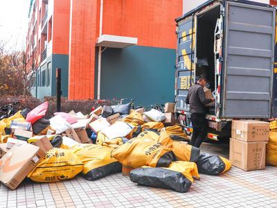 国庆假期全国共揽投快递包裹超过39亿件