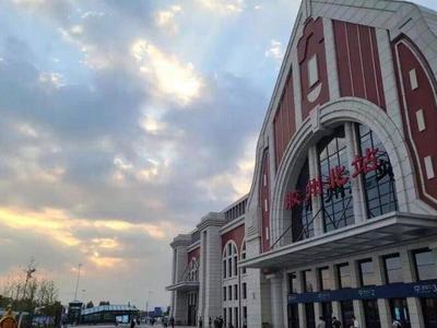 胶州北站新增开往上海、兰州、南宁、珲春等方向旅客列车，车站总车次达45列