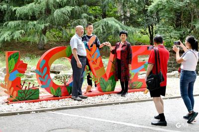 假期倒计时，海边感受岛城秋意 