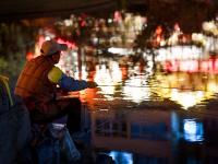 秋风里的惬意 李村河成了夜钓好去处