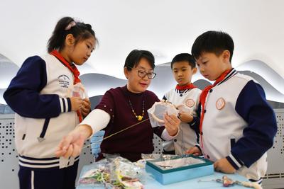 又是别人家的学校！看他们“一带一路”花式减压