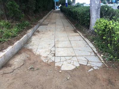 记者回访│人行道整改留“尾巴” 市民吐槽太脏乱