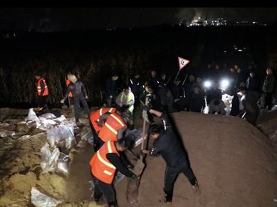 山西汾河新绛段发生决口，决口长度近20米