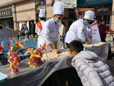 青岛中小学开启创城志愿服务，现场亮出专业技能！