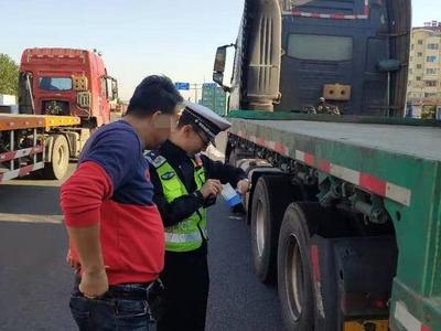 源头管控净化道路环境，开发区交警严查大货车、摩托车等交通违法