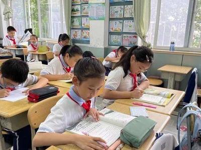 全国人大：双减拟明确入法，避免加重义务教育阶段学生负担