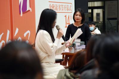 在阅读中发现更好的自己！青岛这所高校的金秋书香四溢