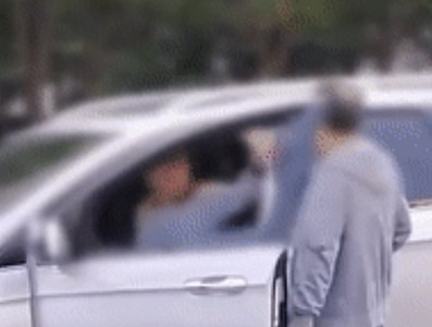 北京警方通报“前车大爷朝后车司机吐口水”：行拘