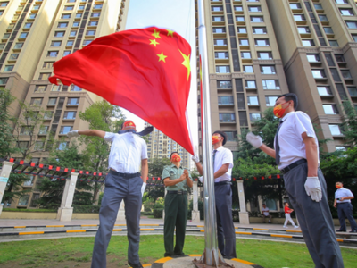 参战老兵升起五星红旗！李沧区浮山路街道浮山路社区举行升国旗仪式