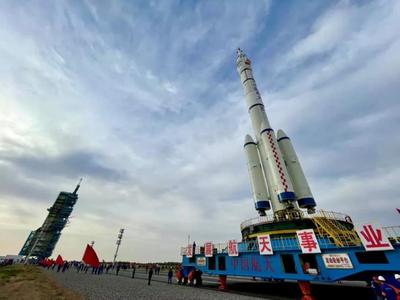 神十三“三人组”将出差183天，太空之旅为何一定要三人行？