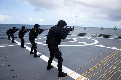 烎！海军第39批护航编队大洋深处开训