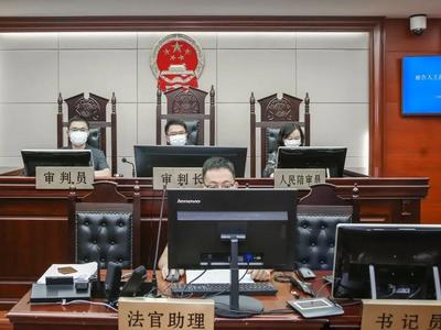 买机场免税店商品再销售牟利，两人逃税425万元主犯获刑10年
