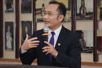 聚焦学生需求和行业前沿趋势，青岛城市学院专家讲座精彩开讲     
