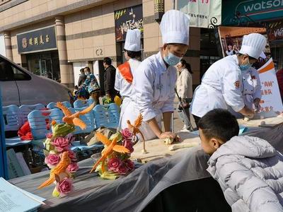 青岛中小学开启创城志愿服务，现场亮出专业技能！