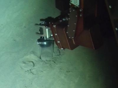 “海斗一号”无人潜水器跨入万米科考阶段，打破多项世界纪录