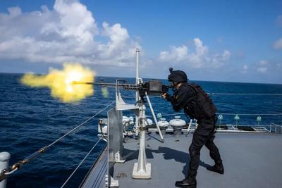 烎！海军第39批护航编队大洋深处开训