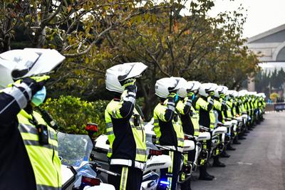 今天，青岛全城送别李涌！明天，原本是他55岁生日……
