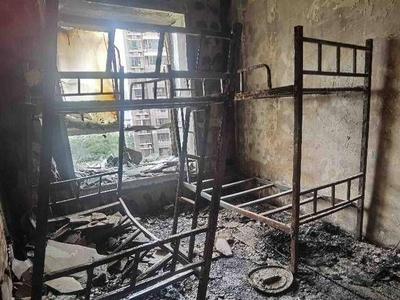 西安一高层群租房不安全用电着火：三间卧室住12人