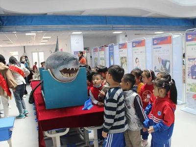 寓教于乐，将科技送到万名中小学生身边！青岛“科技节进校园”年度活动收官