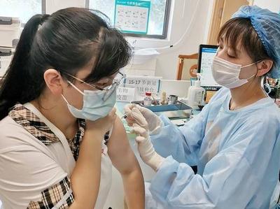 国家卫健委：推动做好适龄学生新冠病毒疫苗接种