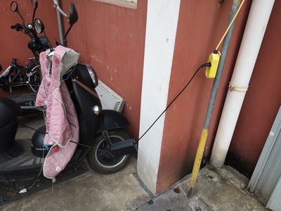 记者在现场｜居民“飞线”充电 隐患难消惹民忧