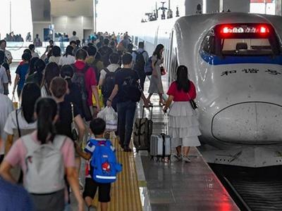 国庆假期全国铁路发送旅客1.1亿人次，连续8天超1000万人次