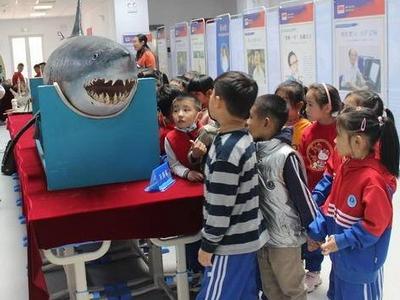 寓教于乐，将科技送到万名中小学生身边！青岛“科技节进校园”年度活动收官