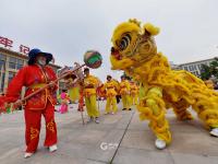 舞龙舞狮还有舞蛤蜊？青岛国庆民俗节目“有故事”