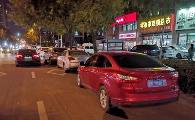 记者在现场｜禁停标志成“摆设”  车辆乱停存隐患