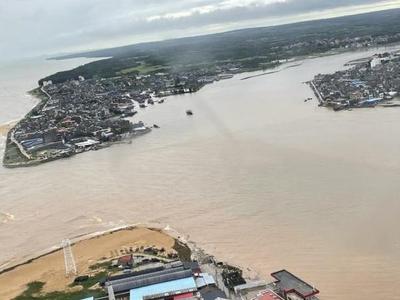 海南儋州一渔船翻沉4人落水，3人自行脱险，1人失联