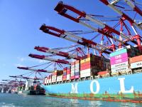 天冷码头“热”！冬日青岛港生产现场镜头