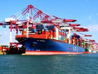 天冷码头“热”！冬日青岛港生产现场镜头