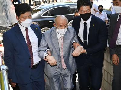 韩国前总统全斗焕去世，曾因涉嫌军事叛乱罪等被判处死刑