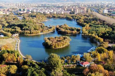 猜猜这是哪个公园？湖中藏着两座迷你岛