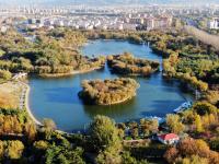 猜猜这是哪个公园？湖中藏着两座迷你岛