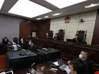 嫌公交开得太慢，酒后乘车竟然殴打司机！一审获刑六个月