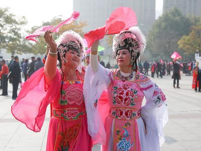 天冷更要舞起来！元气满满的大叔大姨登陆青岛？