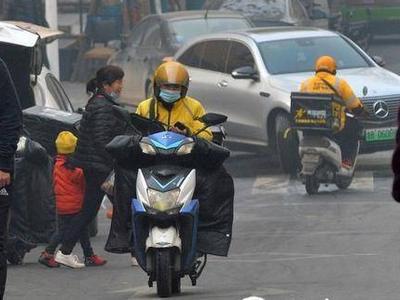 被算法“驱赶”的外卖骑手，何时能从容跑单？