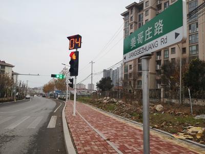 现场回访｜学校周边的信号灯亮了 车辆、市民有序通行