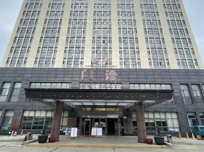 女生做胸透被要求脱光上衣，警方称未发现违法行为
