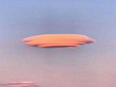 飞碟？北京今早天空的“粉红色棉花糖”其实是……