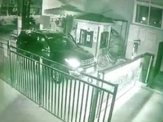 刑拘！北京昌平一居委会副主任因扫码问题与门卫肢体冲突