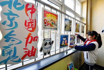 巧手艺展示冰雪运动魅力！小学生们花式迎冬奥