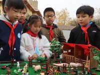 科技节里，青岛小学生打造“未来智慧城”