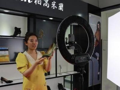 销量比去年同期增30%以上，蓝村皮鞋搭上“直播快车”