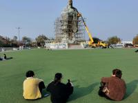 胶州少海实拍：给8层楼高的孔子像换新装