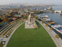 胶州少海实拍：给8层楼高的孔子像换新装