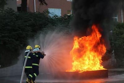 追寻光！靠近光！成为光！实拍北部战区信号女兵